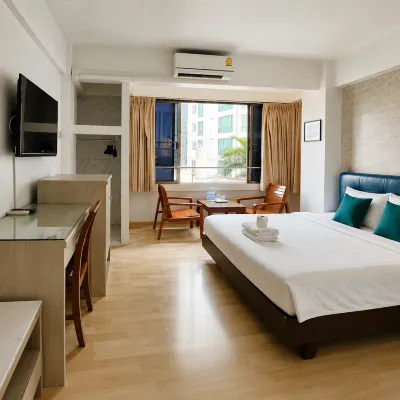 Crown BTS Nana Hotel Hoteles cerca de Bar Nana Plaza