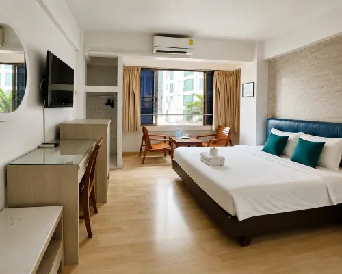 Crown BTS Nana Hotel Hotels near Nana