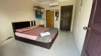 Hotel O D Mama Chalet - parking