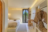 Djati Retreat & Yoga Lounge by Pertama Stay - مسبح خاص