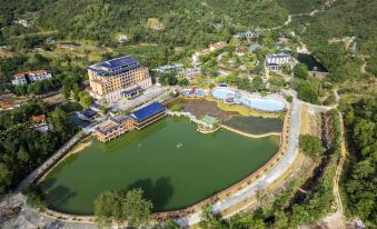 Lotus Mountain Hot Spring Resort
