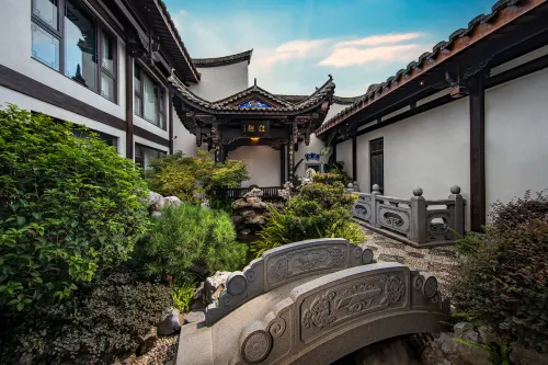 Fuzhou Sanfang Qixiang San Po Hotel - 5-Star