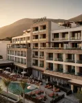 Chaonian Hotel - parking