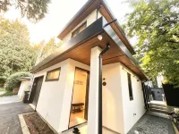 Modern Two-Storey Loft Near UBC - 駐車場