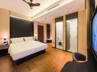 Lingshui Wangye Scenic Apartment - balcony