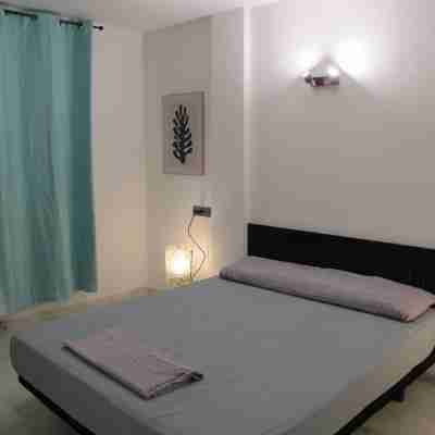 Apt Playa Bossa Ushuaia beachfront, reliable host Rooms