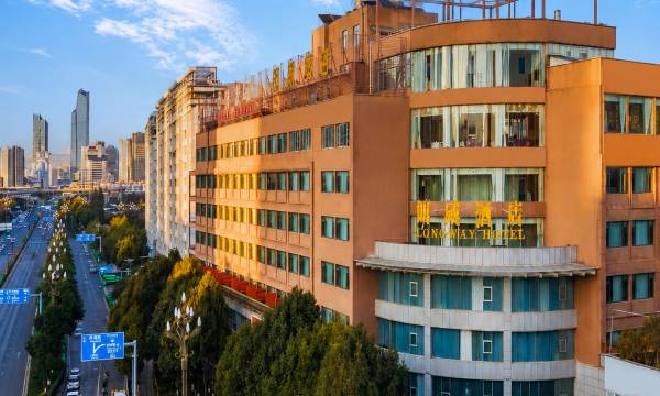 Kunming Langwei Hotel (Kunming Railway Station Branch)