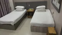 Friends come to the hotel Hotel a Duchang