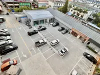 Shuangjiang Chaxiang Hotel - parking