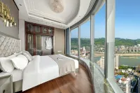 The Serene Riverside Suites Hotel (Chongqing Jiefangbei Hongyadong Branch) 충칭 제2사범대학 주변 호텔
