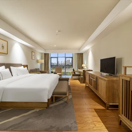 Leader Hotel