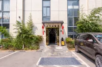 Duobei Cloud Hotel - parking