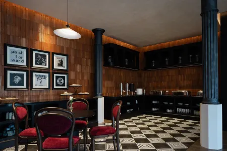 Dyce Wyndham Hotel (Changsha Wuyi Square Huangxing Square Subway Station Store) Отели рядом с достопримечательностью «Changsha Nanjiao Park»