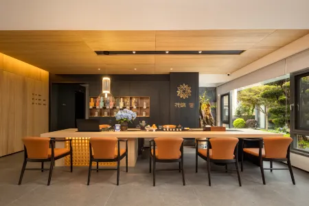 Floral Lux Hotel · Wuyi Mountain Ruyi Garden hotel Отели рядом со станцией Wuyi Shan Railway Station