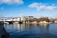 Chic Loft with Big Private Terrace on Ile Saint Louis