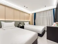 QiXi Hotel (HaXi Wanda Plaza High-speed Railway Station) Hotel dekat Stasiun Kereta Harbin Barat