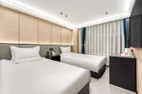 Qiqi Hotel (Hasi Wanda Plaza High-speed Railway Station) Hotels near Harbin West Railway Station
