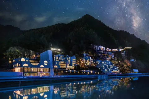 The City On The Cliff