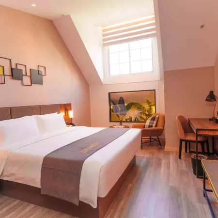 Homeinn Plus Hotel (Deyang Wuzhou Plaza Performing Arts Center)