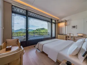 Cloud Field Hotel