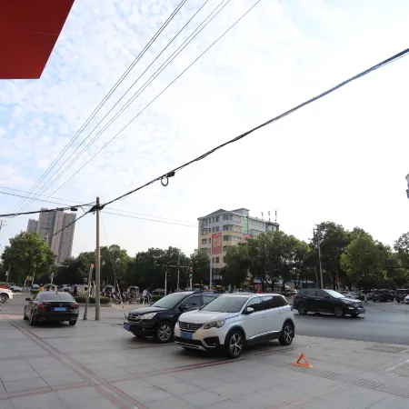 Borrman Hotel (Jianli Rongcheng Tianfu Avenue)