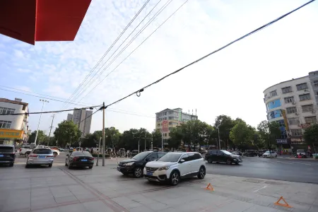 Borrman Hotel (Jianli Rongcheng Tianfu Avenue) Отели в г. Цзянли