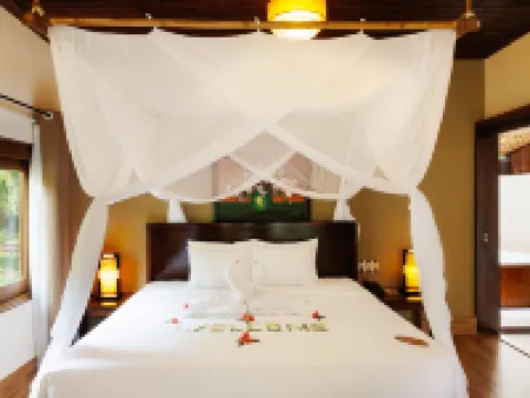 Diamond Bay Resort & Spa Hotels near Hon Tam Island