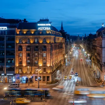 Danubius Hotel Astoria City Center Отели рядом с достопримечательностью «Мост Эржебет»