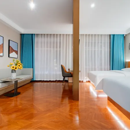 Yaji Hotel (Urat Qianqi Railway Station Tianyi Commercial Building)