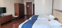 Arctic Village Peak Yuezhiyue Hotel