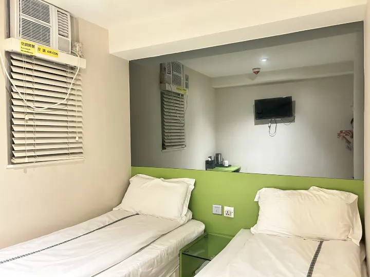 live pop hostel