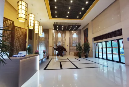 Staying at the Holiday Inn Cafe Отели рядом с достопримечательностью «Shiji Square»