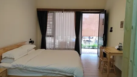 Xin She Zhijian Homestay Отели рядом с достопримечательностью «Zijin Park»