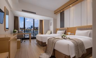 Wuhan Feiyue International Hotel (Guanggu Pedestrian Street Guanggu Square Subway Station Branch)