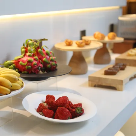 Yishang Oriental Hotel (Deyang Xudongli Food Street)