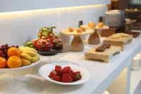 Yishang Oriental Hotel (Deyang Xudongli Food Street)