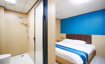 Hello Hotel (Xuzhou Railway Station SUNINNG plaza Shop)