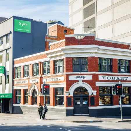YHA Hobart Central Отели рядом с достопримечательностью «Салливанс Коув»