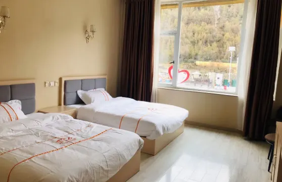 四姑娘山雲海·依山民宿