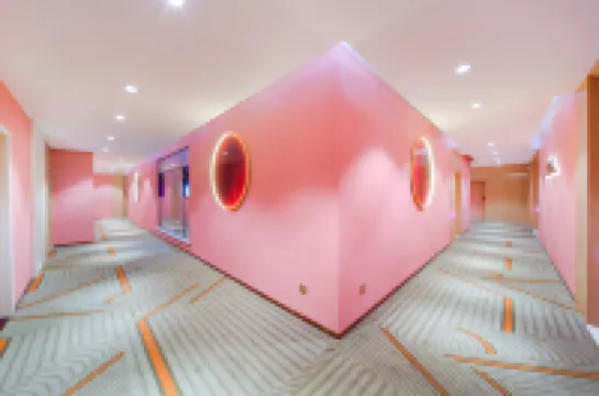 Hilton Art Hotel (Runfeng Plaza Store, Shangrao Wannian Pedestrian Street)