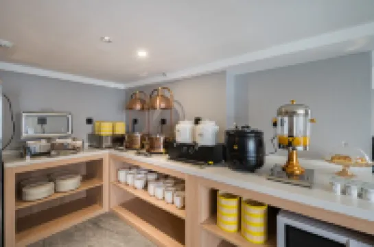 Super 8 Selected Hotel (Beijing Mentougou Shang'an Subway Station）