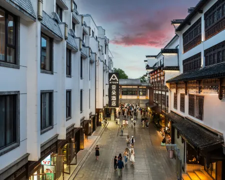 Atour Hotel (Nanjing Fuzimiao Qinhuai cruise terminal) Отели в г. Нанкин