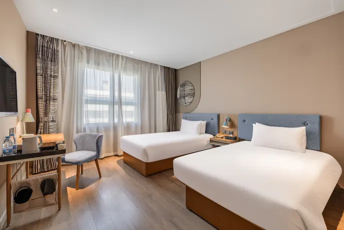 Home Inn (Zhangjiagang High speed Railway Station Branch) Hotels near Constant light International Mall