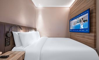 HanTing Premium Hotel (Shanghai Loushanguan Road Subway Station)