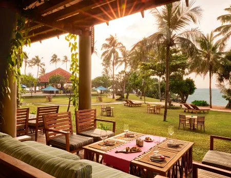 Hikka Tranz by Cinnamon Отели рядом со станцией Hikkaduwa Railway Station