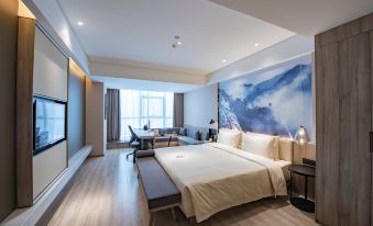 Atour Hotel (Xi'an North High-speed Railway Station)