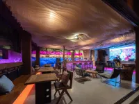 Anji Qingshi Shang · Cave Hot Spring Homestay - ที่มีบาร์