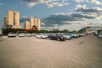Puhua Hotel - parking