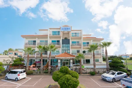 oceanpalade hotel Отели рядом с достопримечательностью «Jeju Five-Day Folk Market»