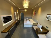 After 70 earth cave courtyard Hotel in zona Yichuan Station (Yingbin Avenue)